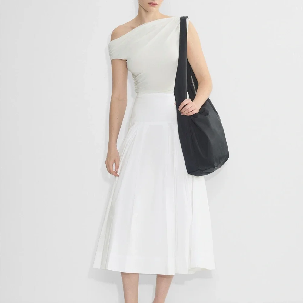 Aritzia Babaton “ chandelier skirt” sold out online!! - Picture 1 of 4